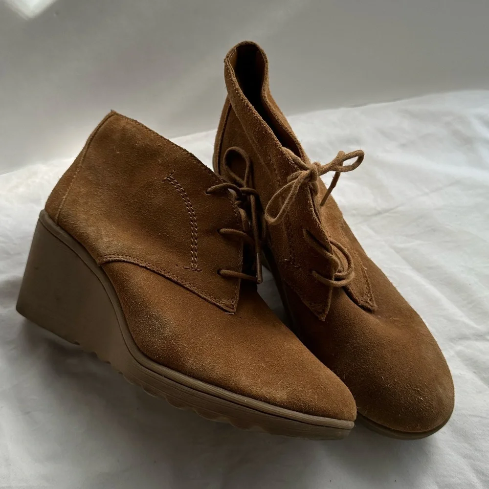 White Mountain Brown Suede Velvet size 7.5